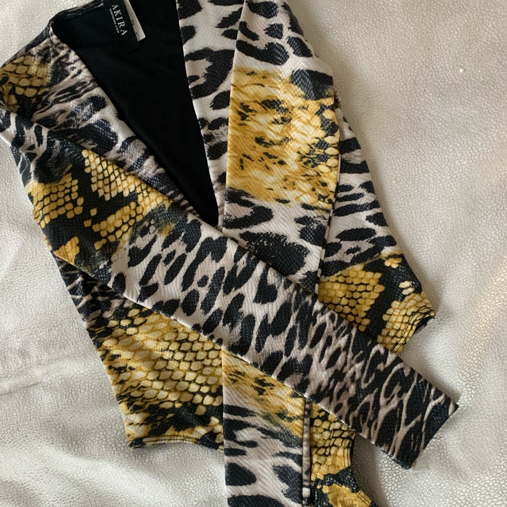 Akira label long sleeve snake print body suit top size small yellow blk wht